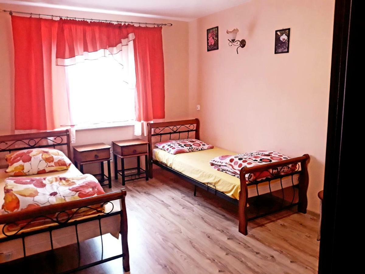 Gospodarstwo Agroturystyczne Pod Lasem Maria Plazio Narol Luaran gambar