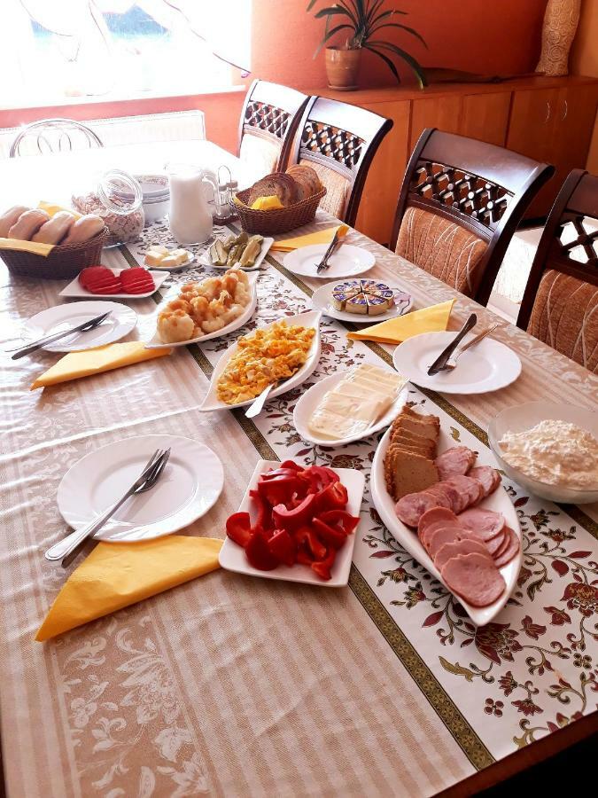 Gospodarstwo Agroturystyczne Pod Lasem Maria Plazio Narol Luaran gambar